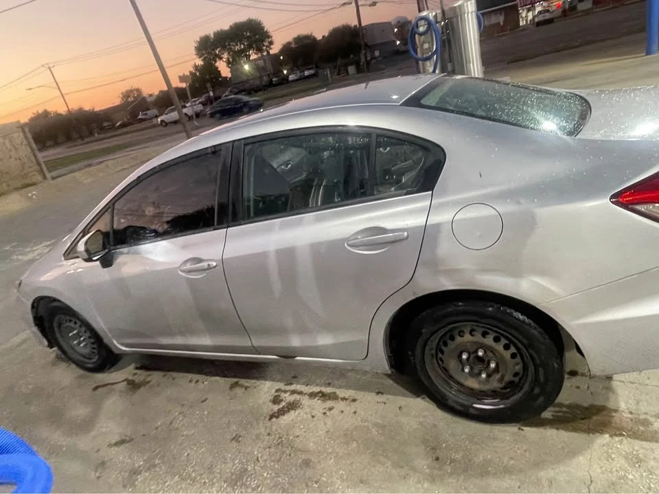 2015 Honda Civic 9th Gen - Image 3 of 5