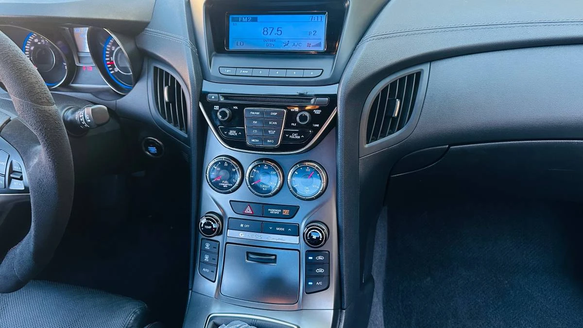 2015 Hyundai Genesis Coupe - Image 18 of 22
