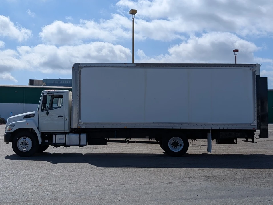 2015 Hino 268 - Image 4 of 12