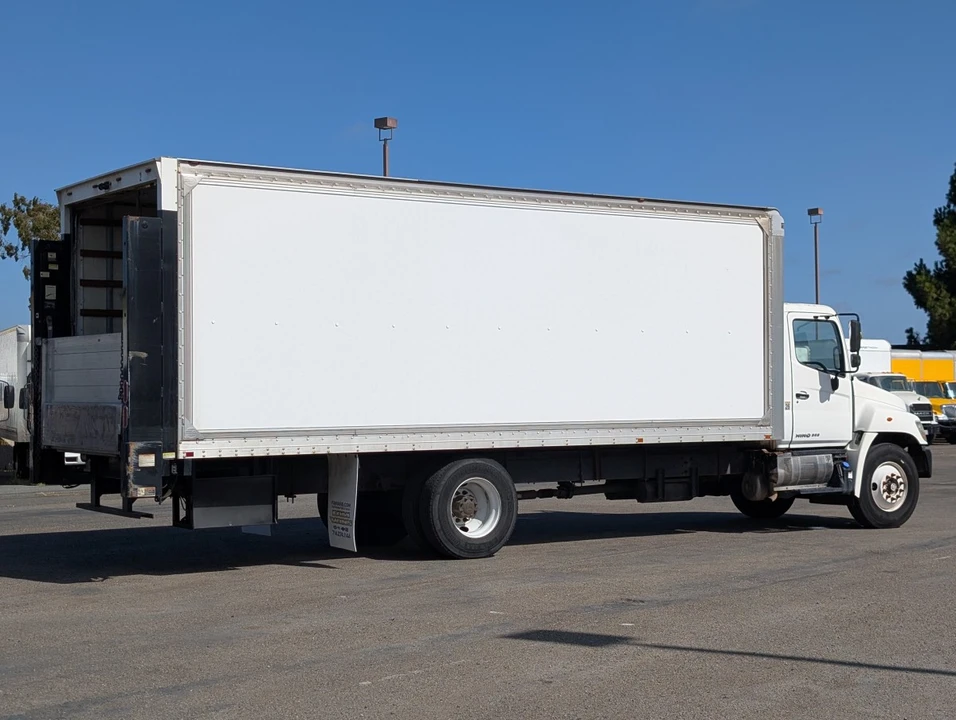 2015 Hino 268 - Image 7 of 12
