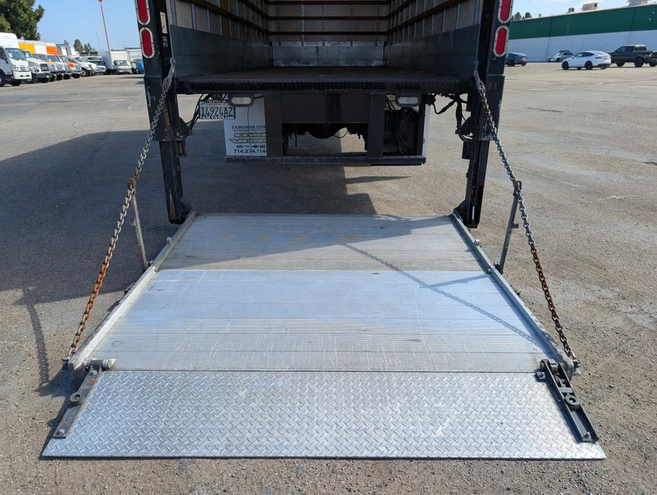 2015 Hino 268 - Image 11 of 12