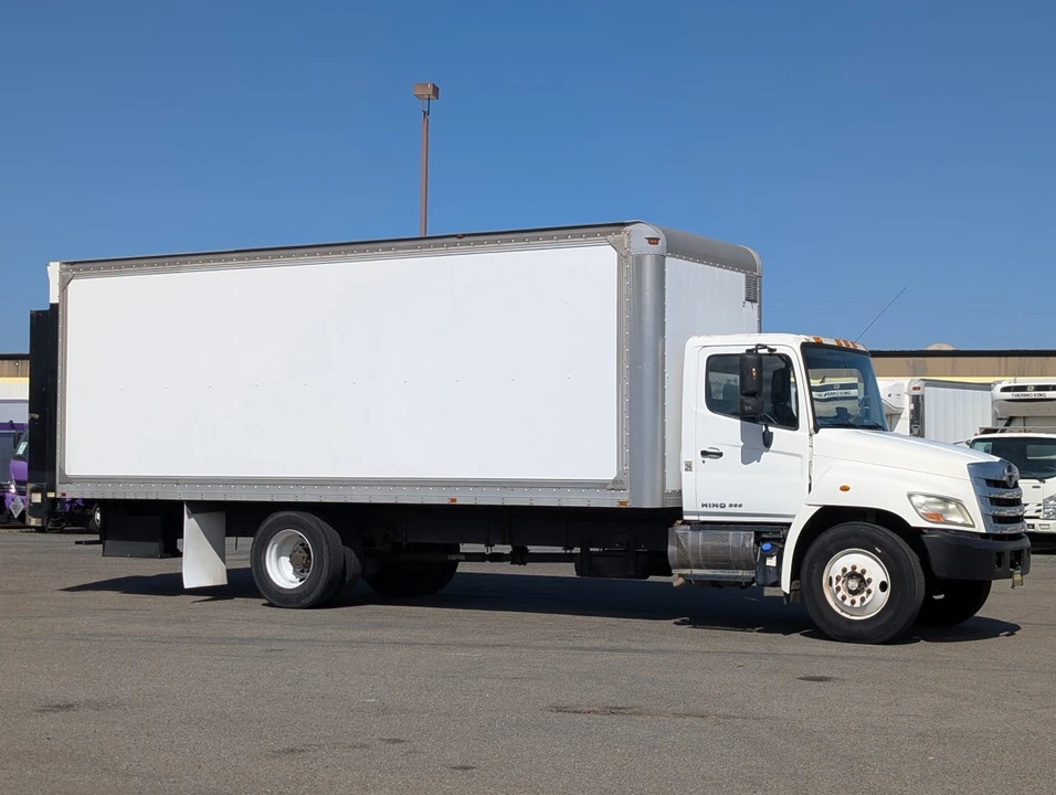 2015 Hino 268 - Image 2 of 12