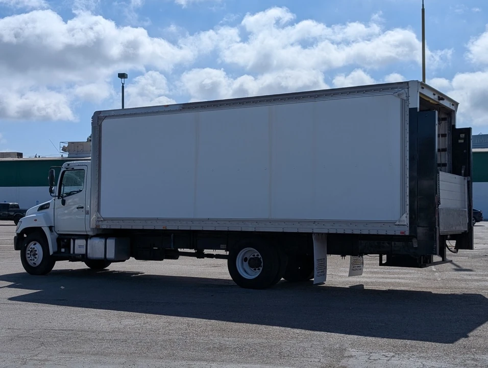 2015 Hino 268 - Image 5 of 12
