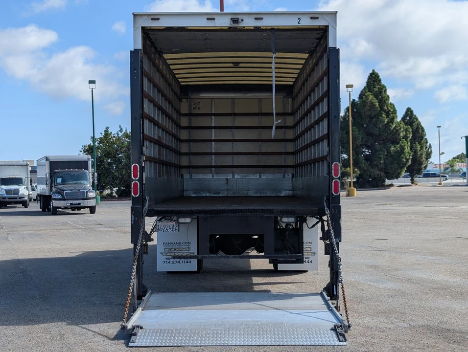 2015 Hino 268 - Image 10 of 12
