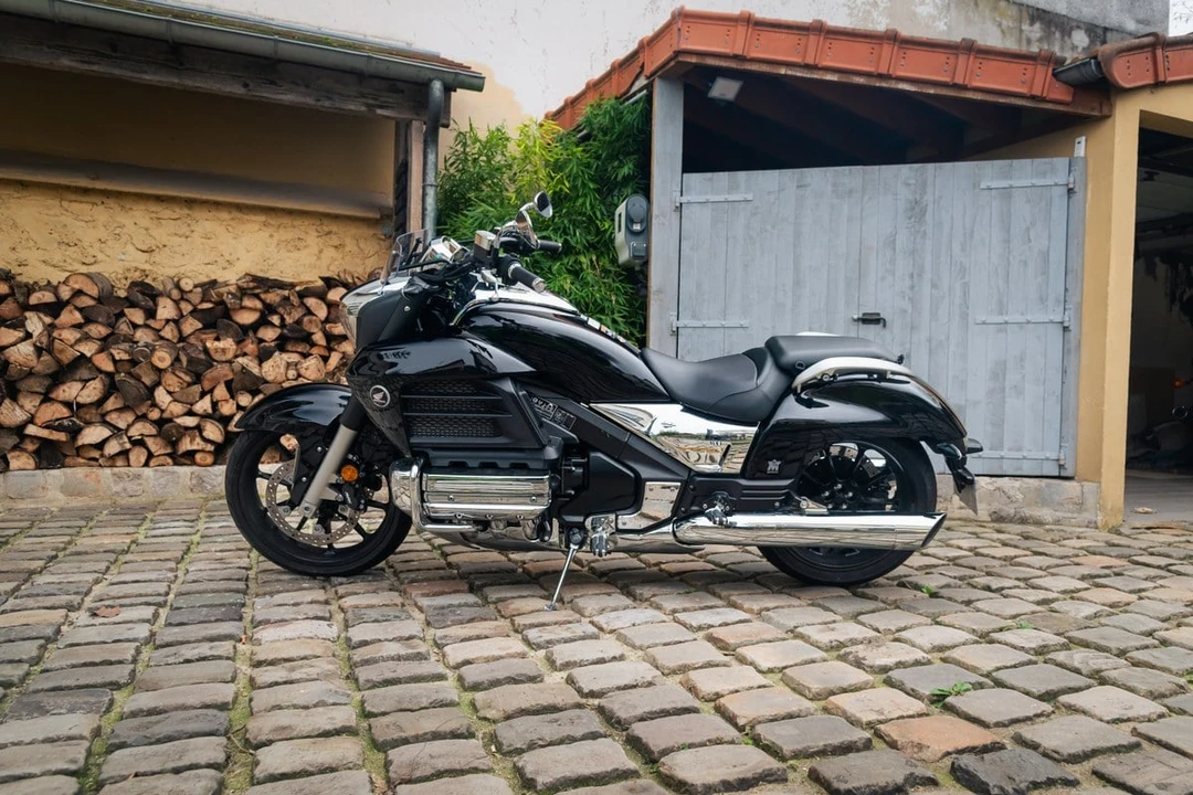 2015 Honda Gold Wing - Image 4 of 30