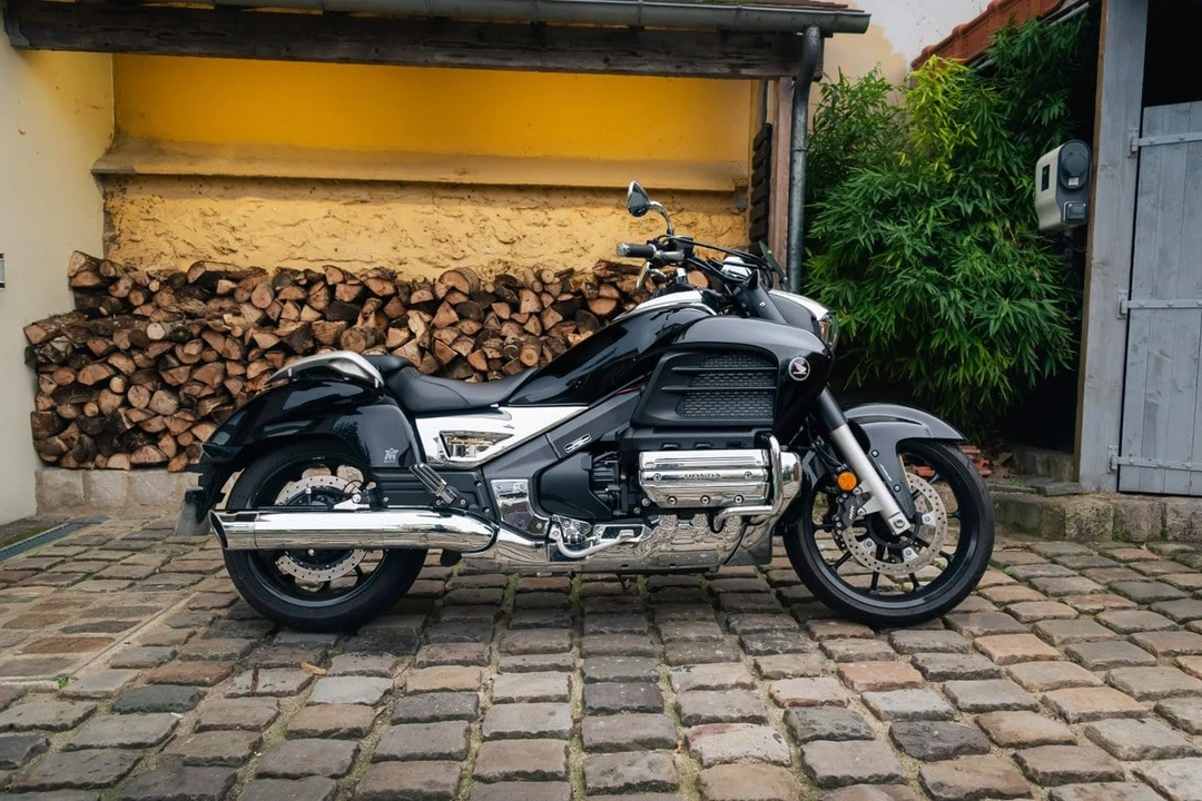 2015 Honda Gold Wing - Image 8 of 30