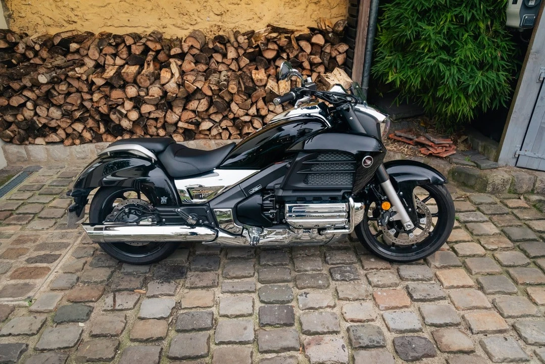 2015 Honda Gold Wing - Image 10 of 30