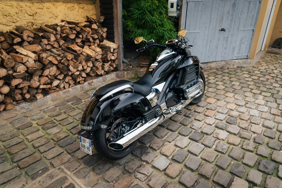 2015 Honda Gold Wing - Image 11 of 30