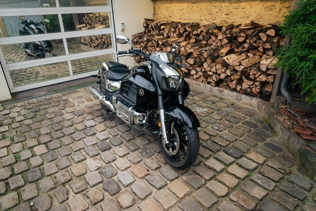 2015 Honda Gold Wing - Image 9 of 30