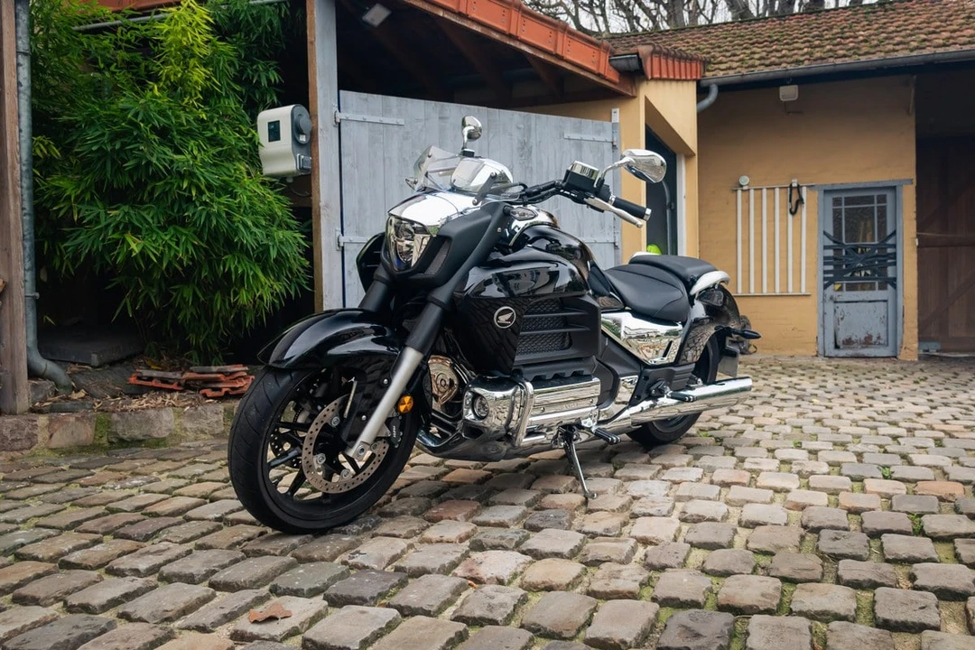 2015 Honda Gold Wing - Image 3 of 30