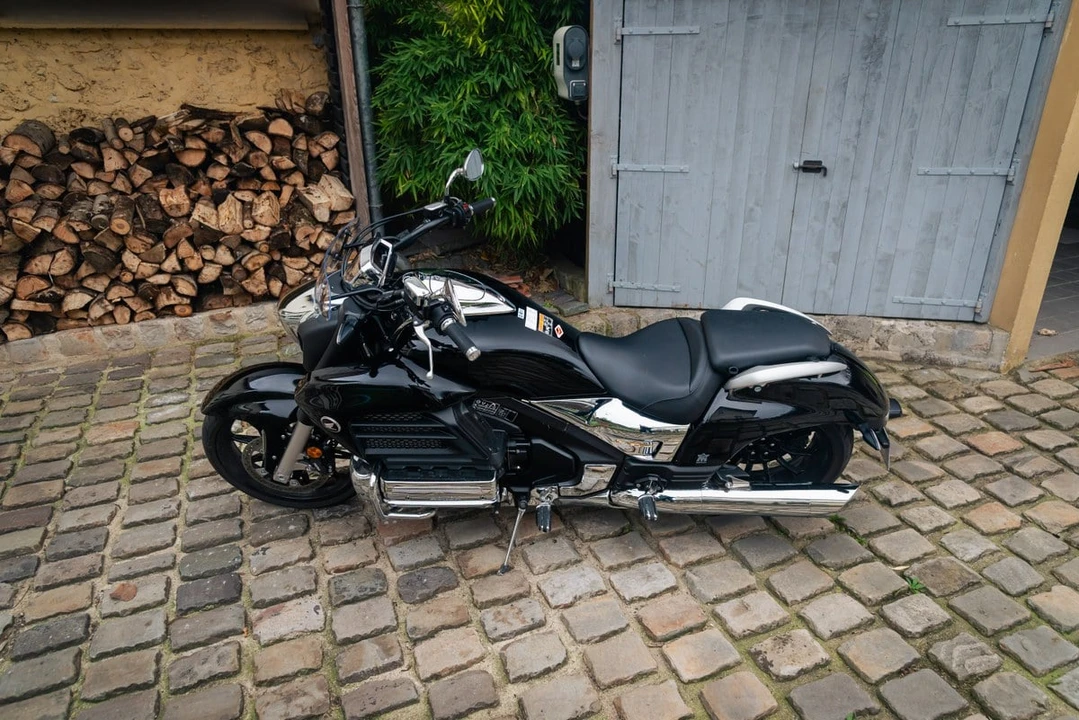2015 Honda Gold Wing - Image 14 of 30