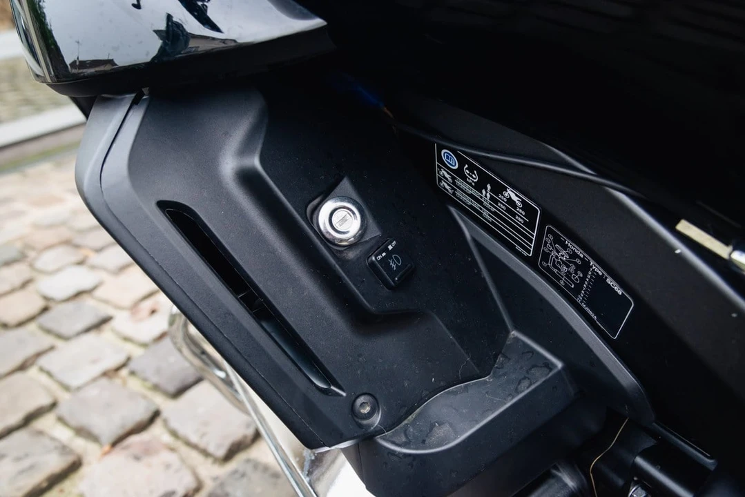 2015 Honda Gold Wing - Image 28 of 30