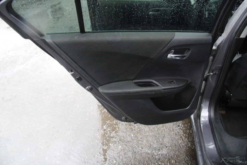 2015 Honda Accord 9th Gen - Image 19 of 21