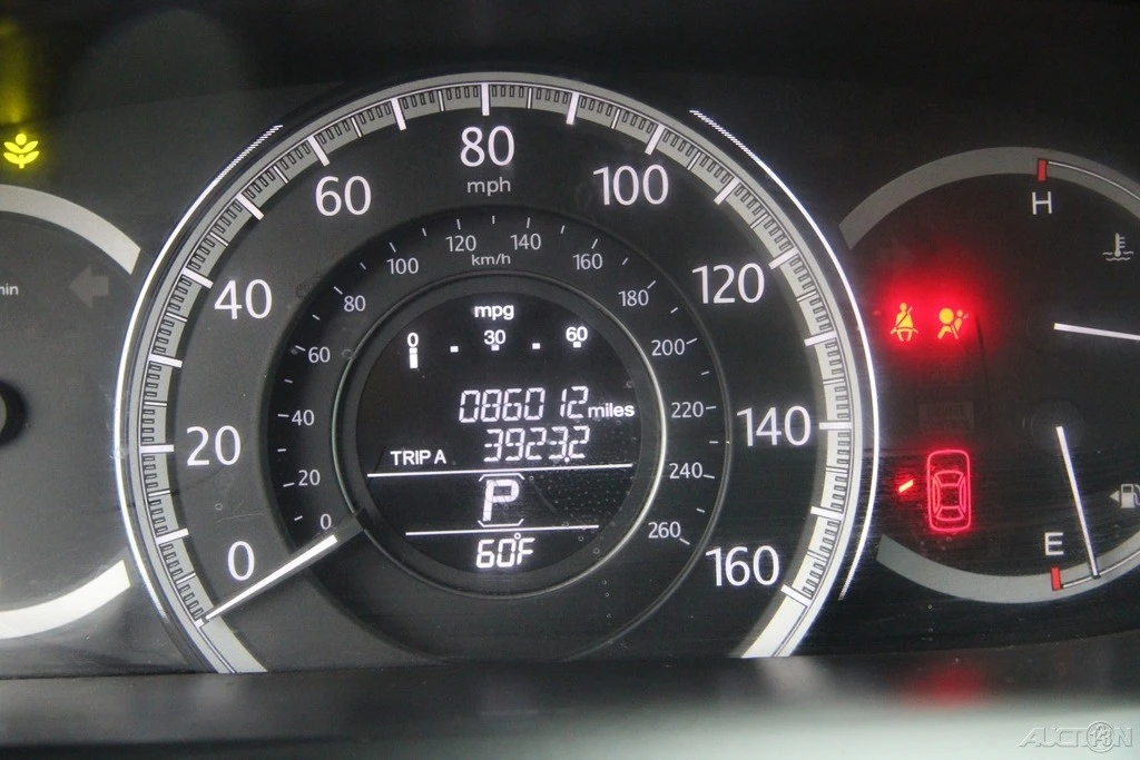 2015 Honda Accord 9th Gen - Image 16 of 21