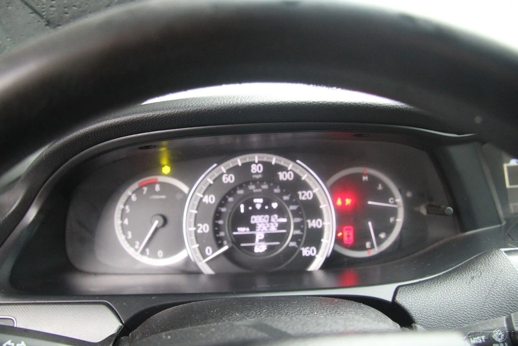 2015 Honda Accord 9th Gen - Image 15 of 21