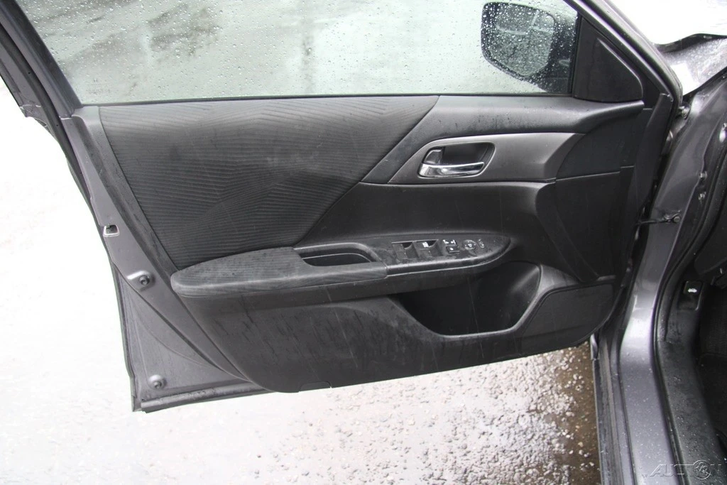 2015 Honda Accord 9th Gen - Image 12 of 21