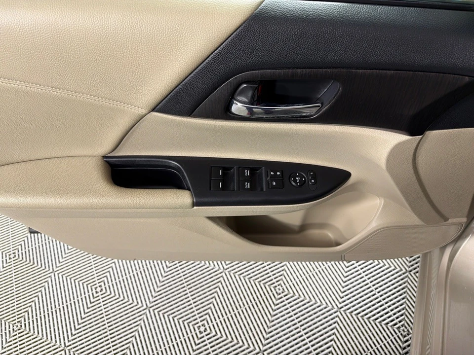 2015 Honda Accord 9th Gen - Image 11 of 12