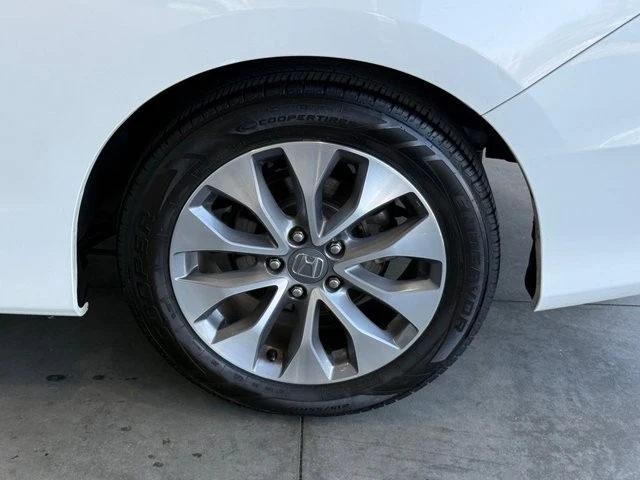 2015 Honda Accord 9th Gen - Image 15 of 21