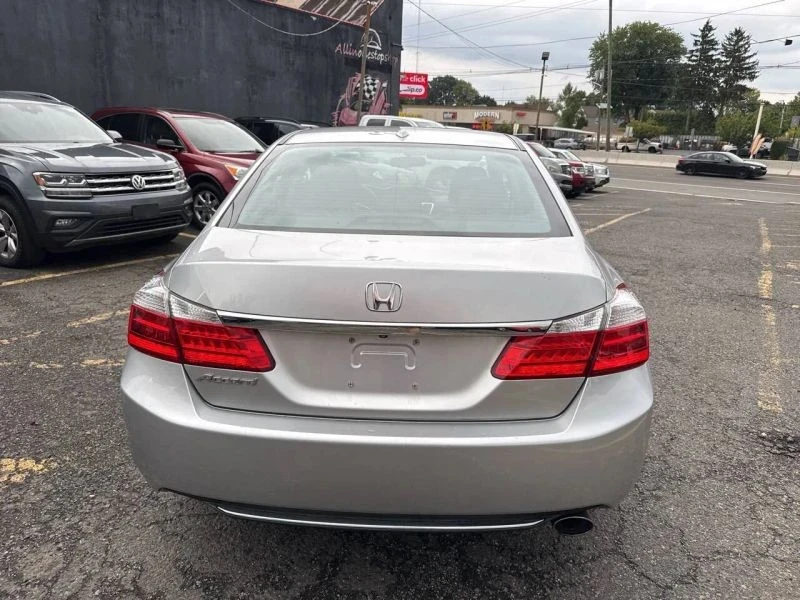 2015 Honda Accord 9th Gen - Image 5 of 10