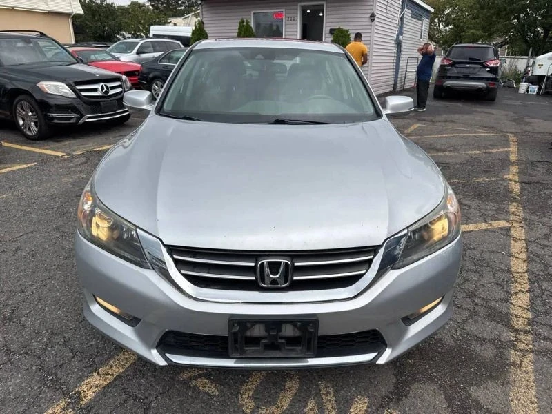 2015 Honda Accord 9th Gen - Image 2 of 10