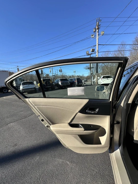 2015 Honda Accord 9th Gen - Image 16 of 21