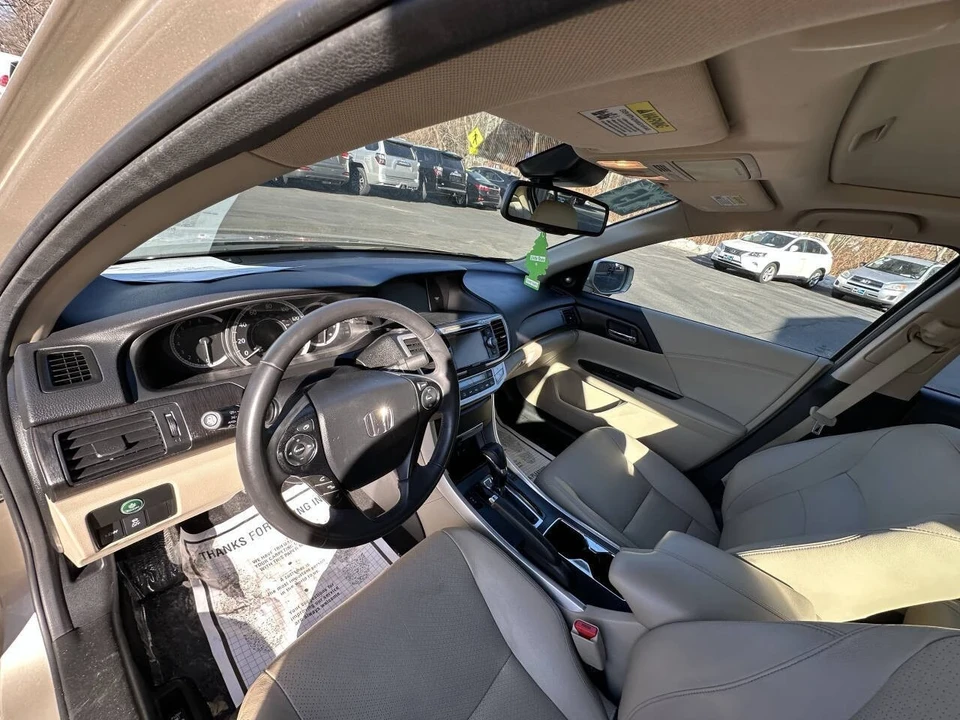 2015 Honda Accord 9th Gen - Image 9 of 21