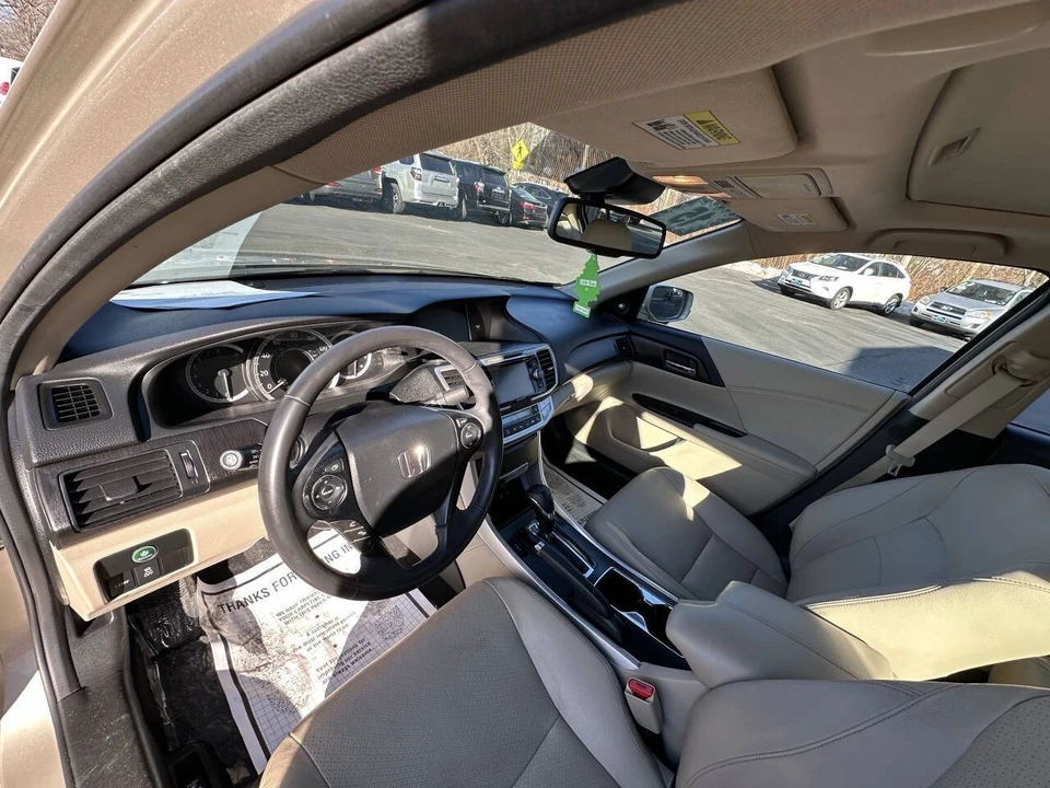 2015 Honda Accord 9th Gen - Image 9 of 21