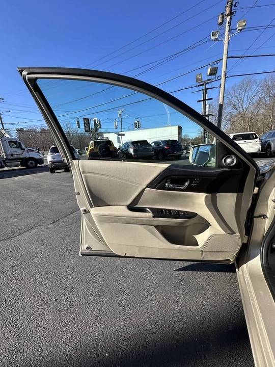 2015 Honda Accord 9th Gen - Image 10 of 21