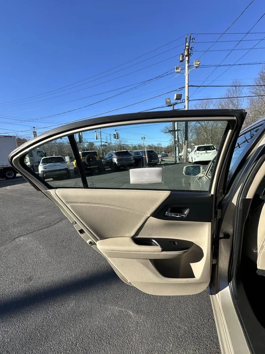 2015 Honda Accord 9th Gen - Image 16 of 21