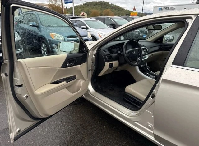 2015 Honda Accord 9th Gen - Image 3 of 3