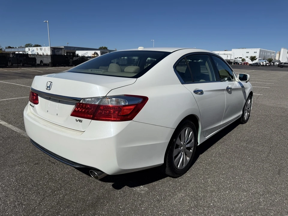 2015 Honda Accord 9th Gen - Image 2 of 14