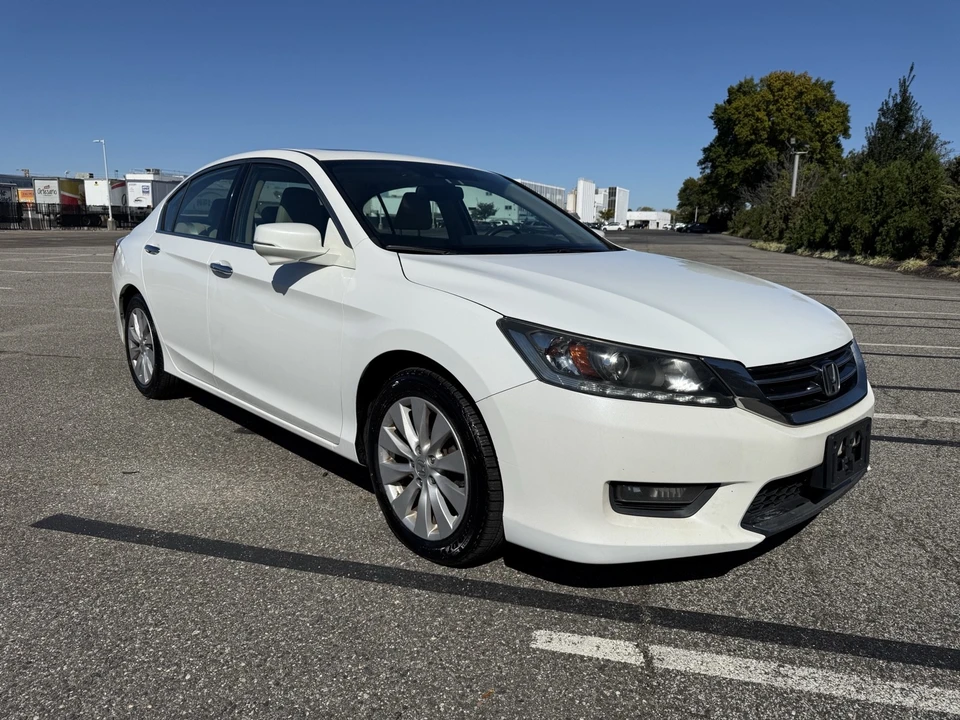 2015 Honda Accord 9th Gen - Image 3 of 14