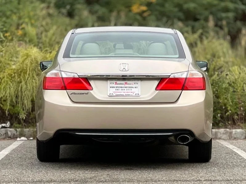 2015 Honda Accord 9th Gen - Image 7 of 12