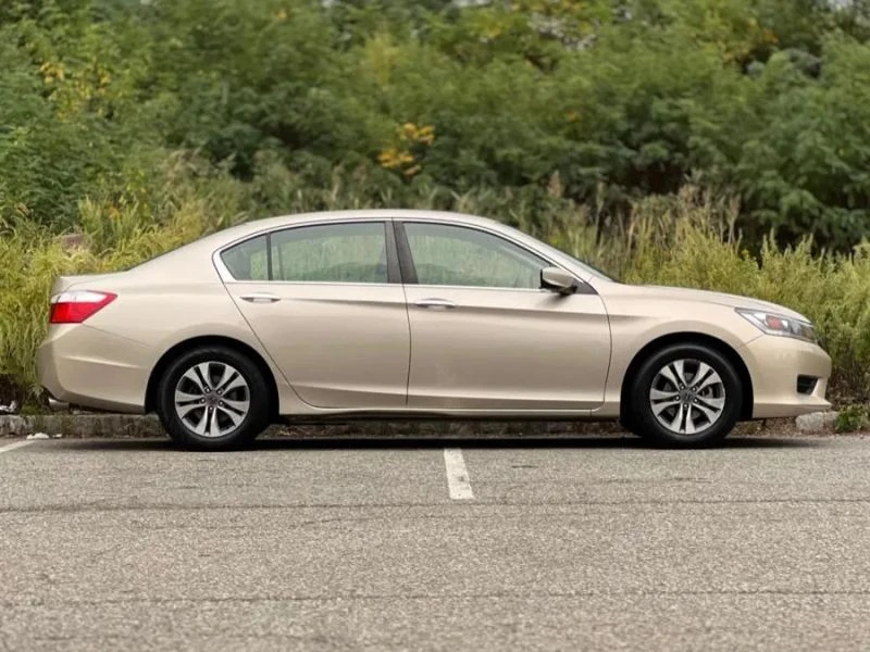 2015 Honda Accord 9th Gen - Image 9 of 12