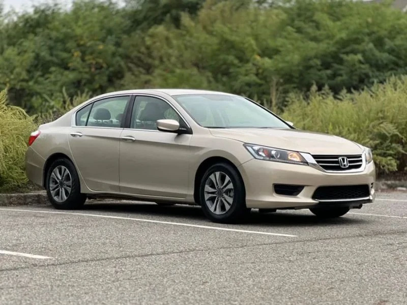 2015 Honda Accord 9th Gen - Image 2 of 12