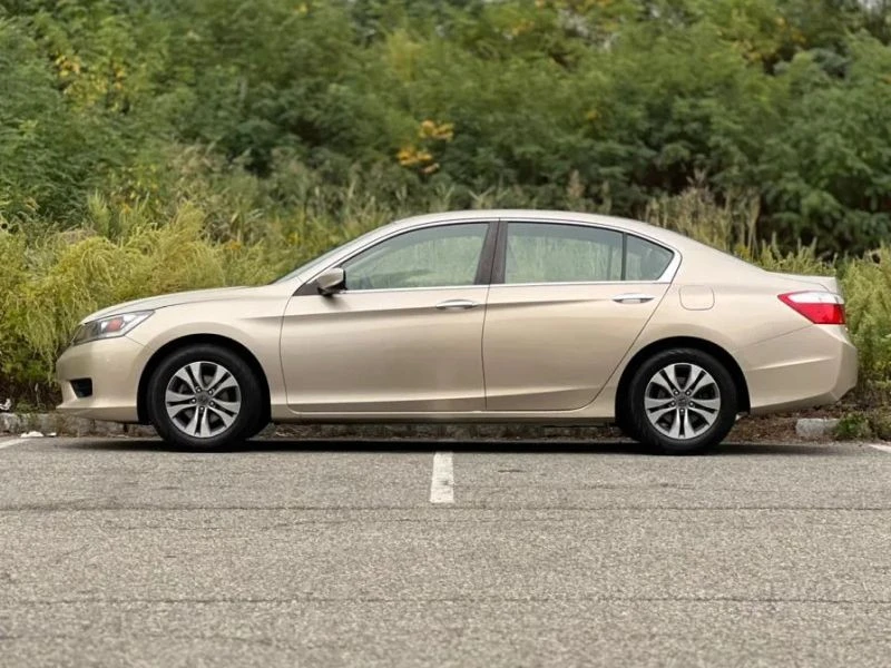 2015 Honda Accord 9th Gen - Image 5 of 12