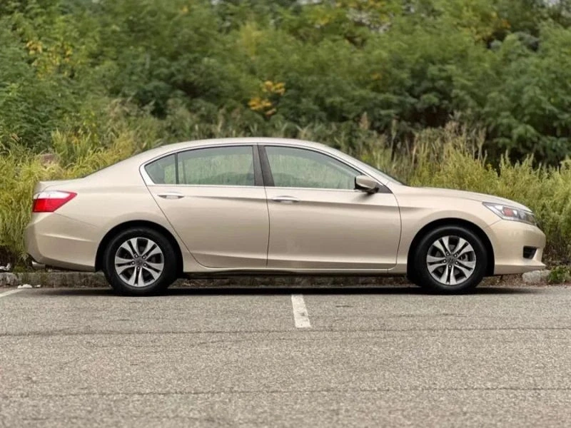 2015 Honda Accord 9th Gen - Image 9 of 12