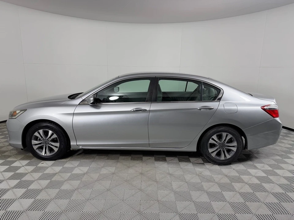 2015 Honda Accord 9th Gen - Image 8 of 12