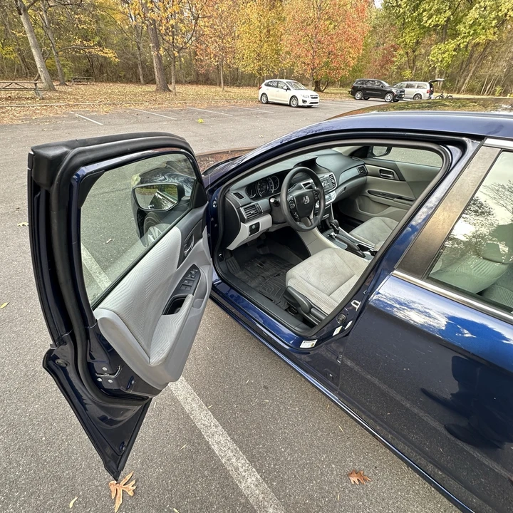 2015 Honda Accord 9th Gen - Image 9 of 16