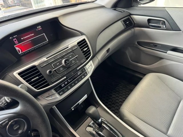 2015 Honda Accord 9th Gen - Image 16 of 31