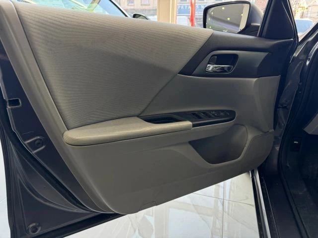 2015 Honda Accord 9th Gen - Image 11 of 31