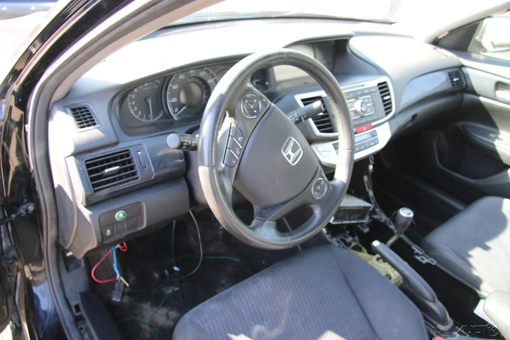 2015 Honda Accord 9th Gen - Image 16 of 21