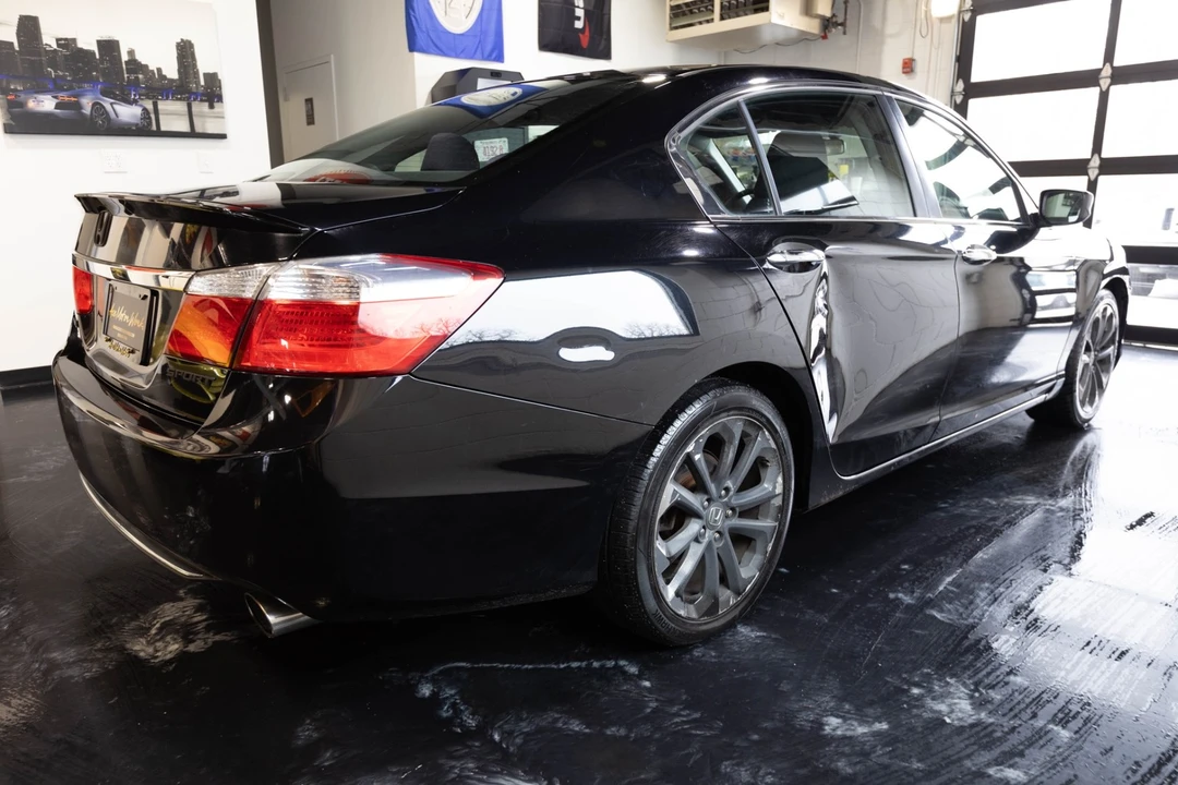 2015 Honda Accord 9th Gen - Image 9 of 21