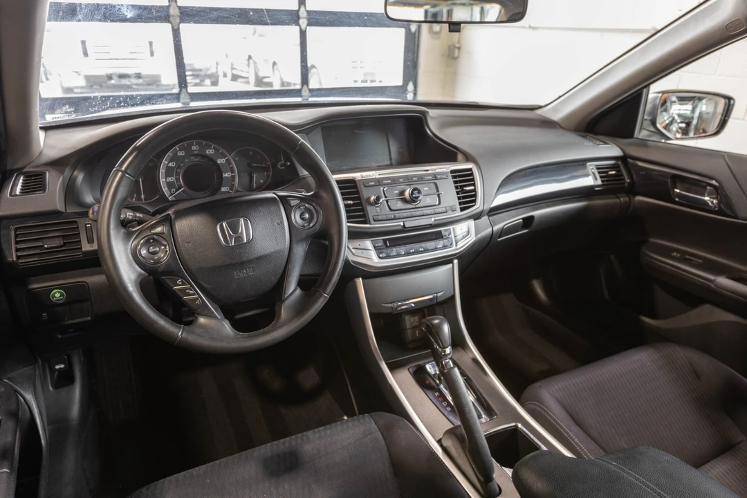2015 Honda Accord 9th Gen - Image 19 of 21