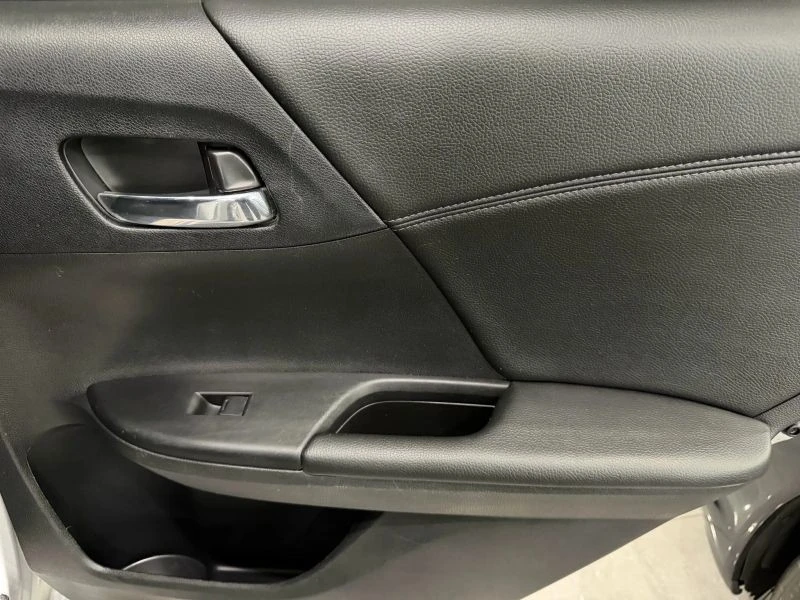 2015 Honda Accord 9th Gen - Image 11 of 12
