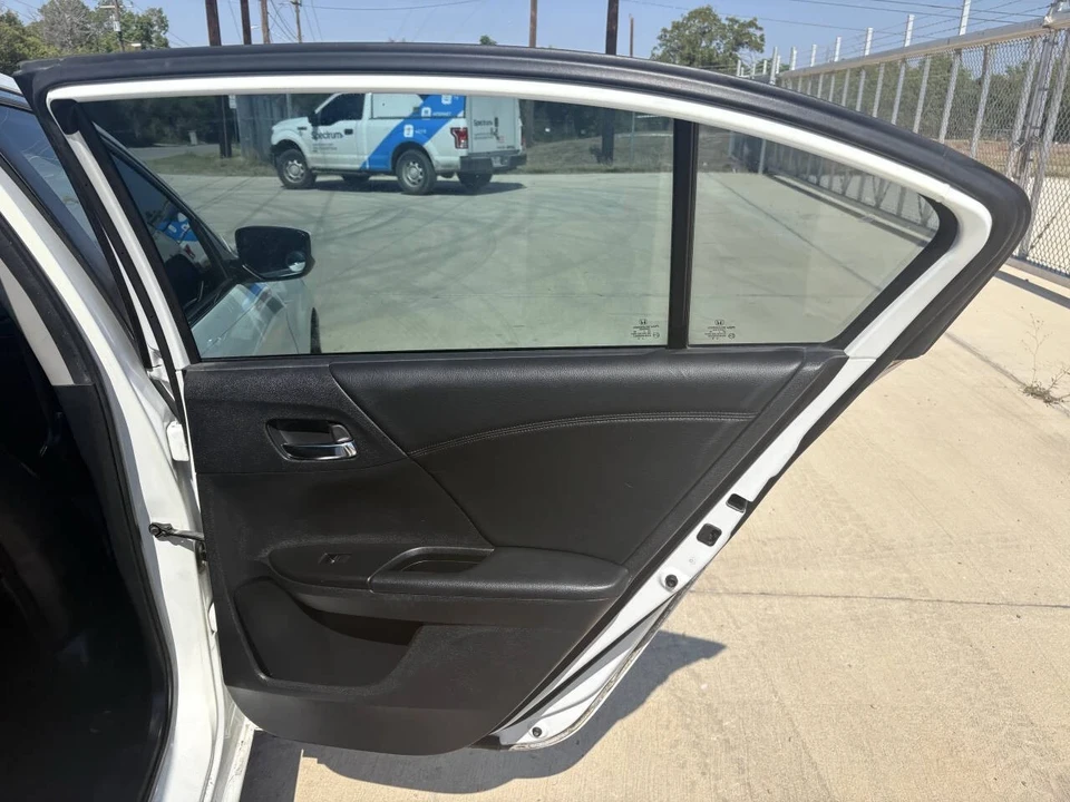 2015 Honda Accord 9th Gen - Image 21 of 21