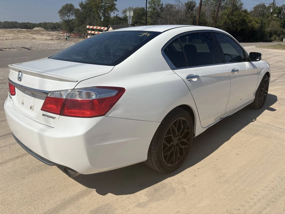 2015 Honda Accord 9th Gen - Image 5 of 21