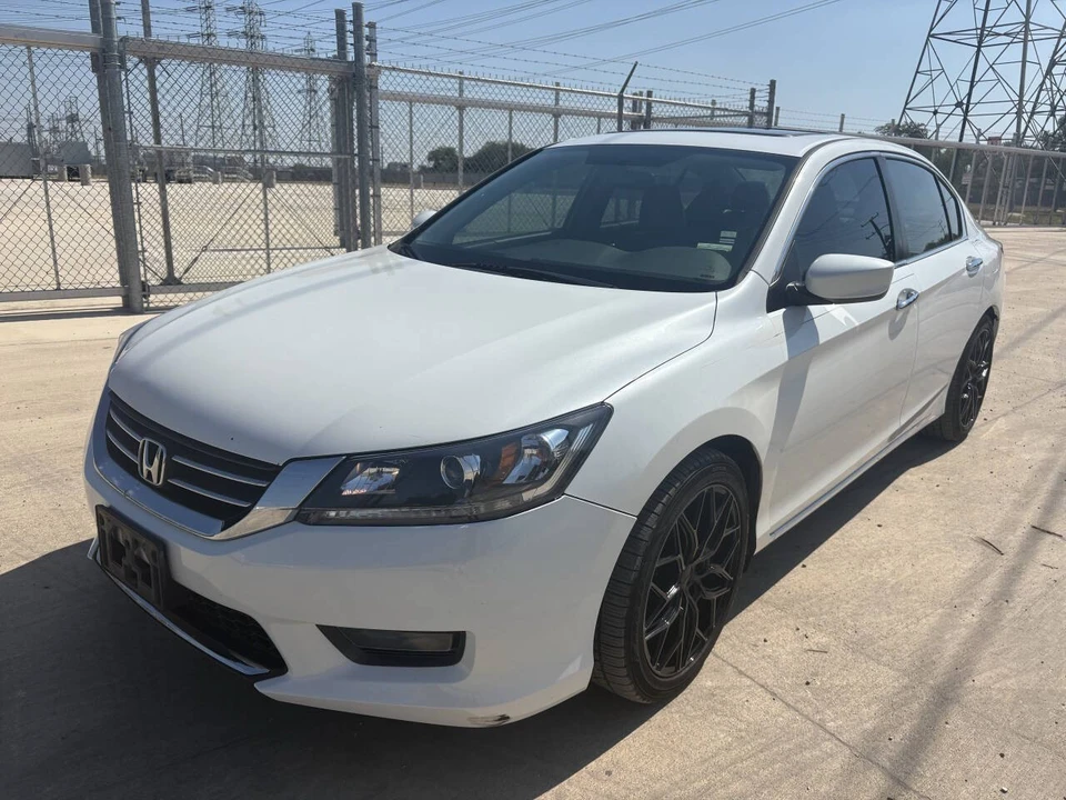 2015 Honda Accord 9th Gen - Image 3 of 21