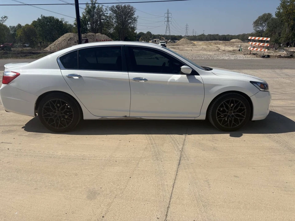 2015 Honda Accord 9th Gen - Image 4 of 21