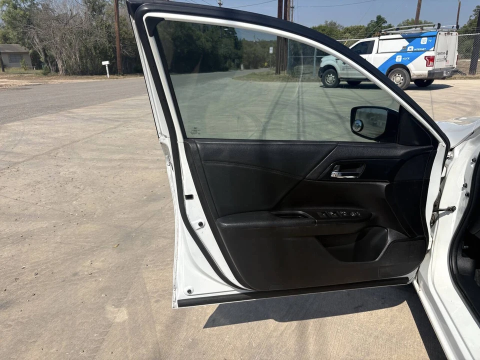 2015 Honda Accord 9th Gen - Image 15 of 21